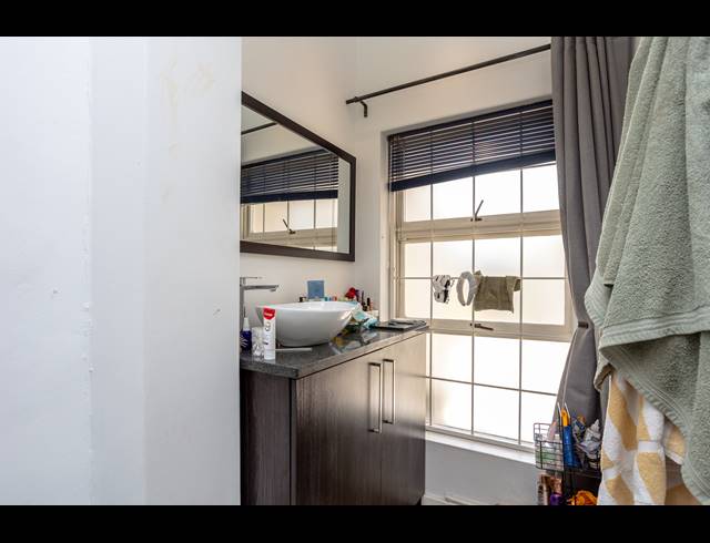 4 BEDROOM FREEHOLD RENTED IN HARFIELD VILLAGE